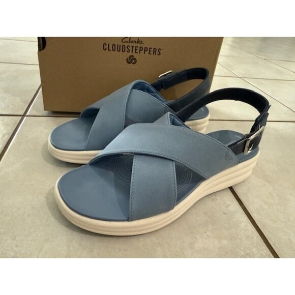 Clarks Cloud Steppers Drift Sun Sandals Womens Blue Denim Slingback Sz 9.5 M NIB - Picture 3 of 11